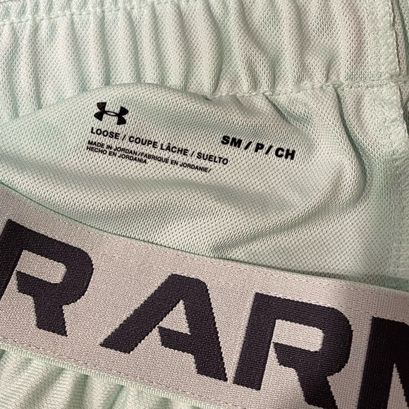 Under Armour shorts. Gym shorts. Volleyball shorts. Size small - Picture 3 of 3